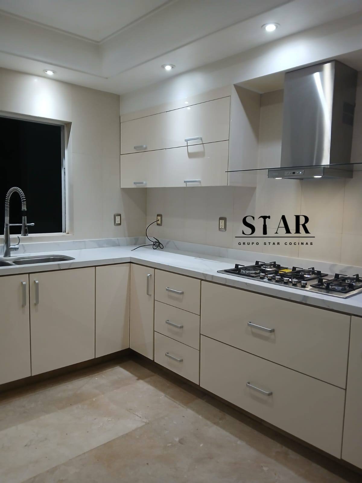 Cocina blanca detalle campana